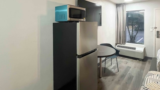 2 Full Beds | Smoking, Kitchen