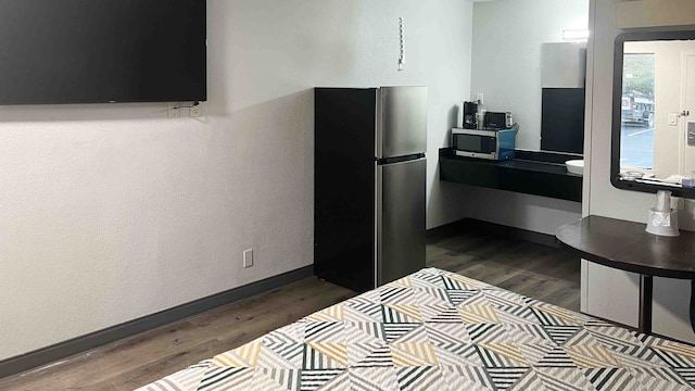 1 King Bed | Smoking, Kitchen