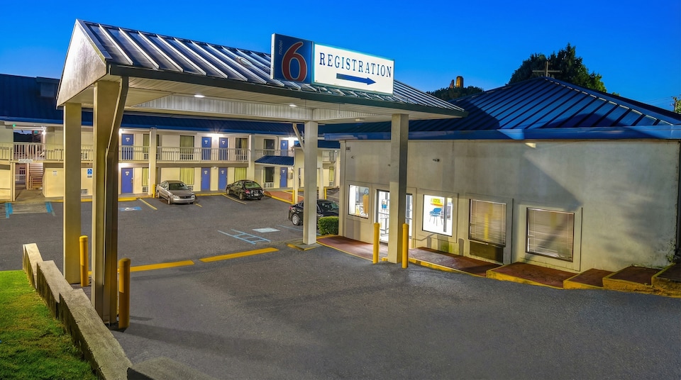 Motel 6 Atlanta, GA, C30319, Atlanta