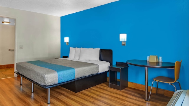 1 KING BED | MOBILITY ACCESSIBLE TUB, NSMK