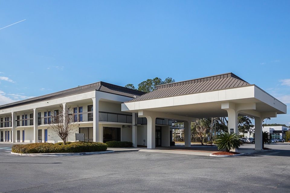 Motel 6 Savannah, GA - Midtown, C31324, Savannah GA