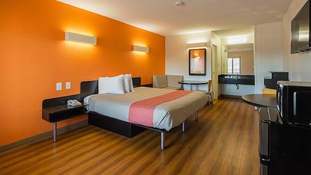 1 King Bed | Premium, Micfridge