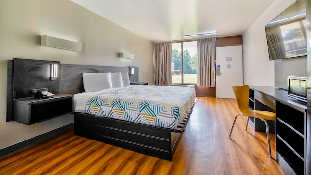 1 King Bed | Mobility Accessible Tub, Nsmk