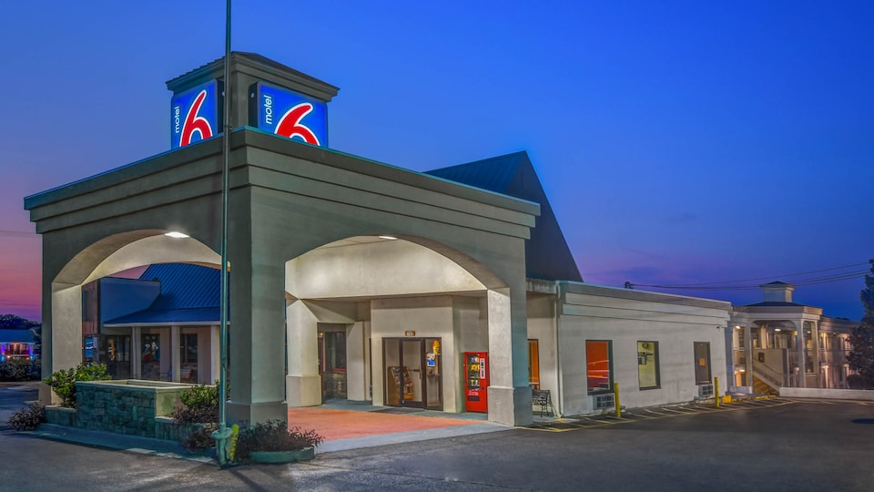 Motel 6 Calhoun, GA, C30701, Calhoun GA