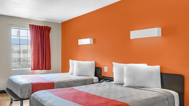 2 FULL BEDS | SMOKING, MICFRIDGE