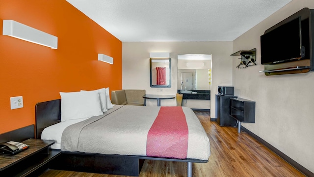 1 KING BED | SMOKING