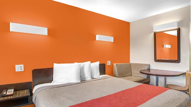 1 KING BED | NON-SMOKING