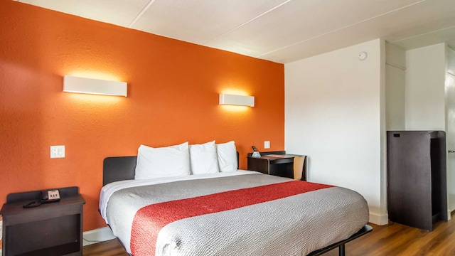 1 KING BED | NON-SMOKING