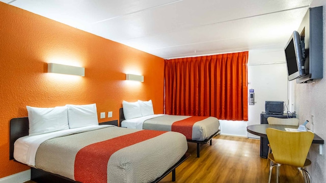 2 FULL BEDS | SMOKING