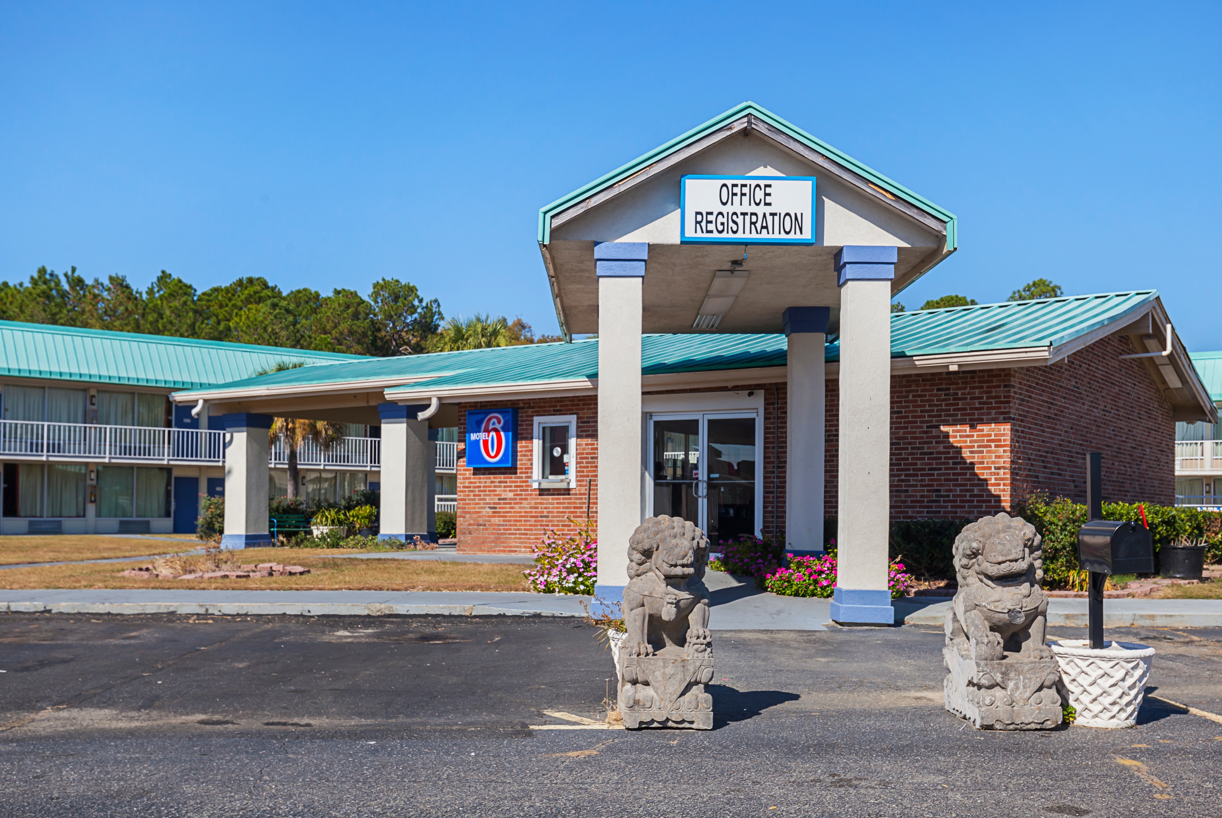 Motel 6 Tifton, GA, Motel 6 Tifton, Book @ $53 - OYO