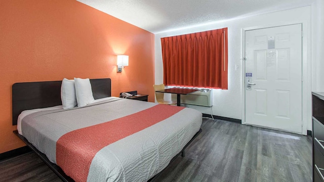 1 QUEEN BED | MOBILITY ACCESS RI SHWR NSMK