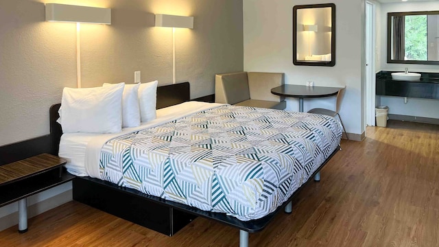 1 FULL BED | MOBILITY ACC TUB SMK MICFRIDG