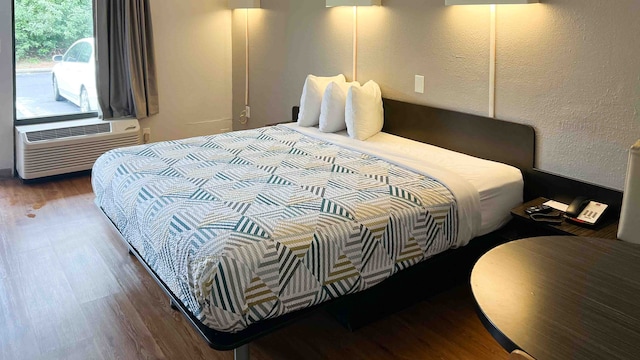 1 KING BED | SMOKING, MICFRIDGE