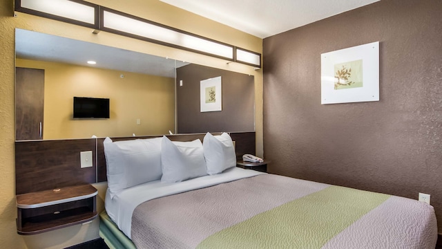 1 Queen Bed | Mobility Access Tub Ste Nsmk