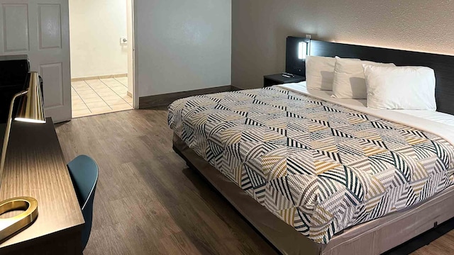 1 KING BED | NON-SMOKING