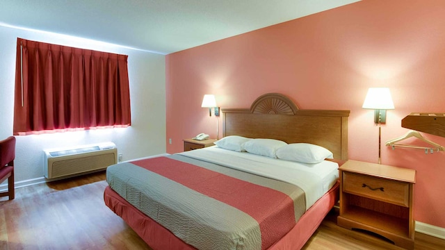 1 KING BED | NON-SMOKING