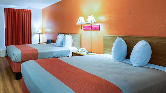 2 Full Beds | Smoking