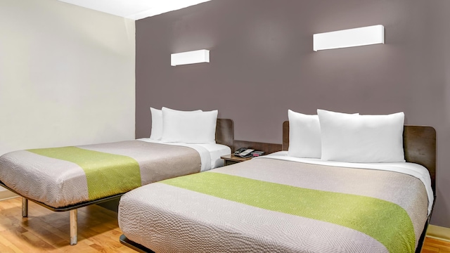 2 FULL BEDS | SMOKING