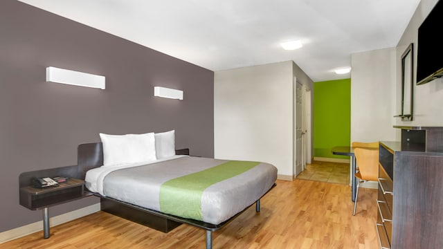 1 QUEEN BED | NON-SMOKING