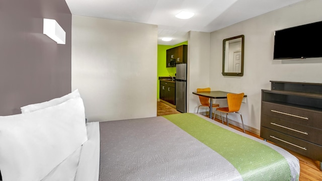 1 QUEEN BED | SMOKING