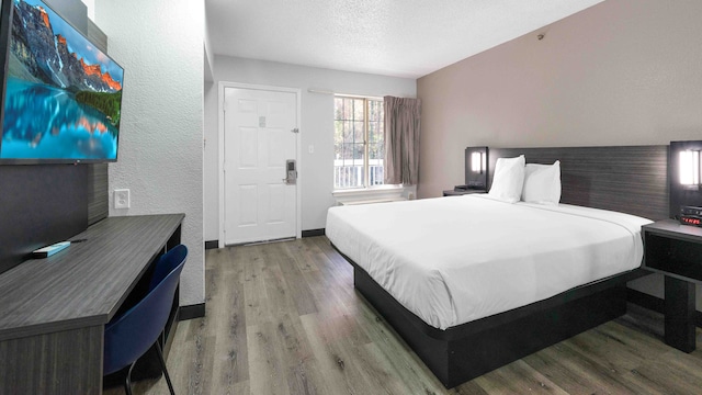 1 Queen Bed | Micfridge, Smoking