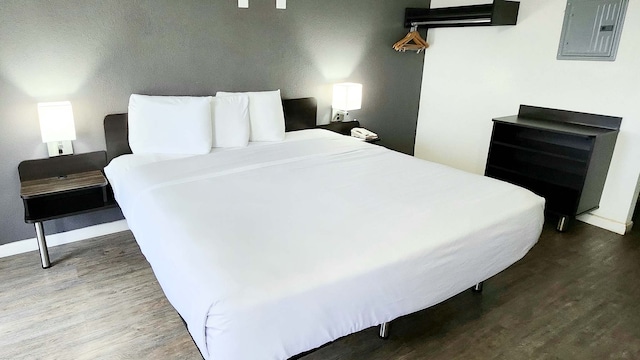 1 King Bed | Smoking, Micfridge