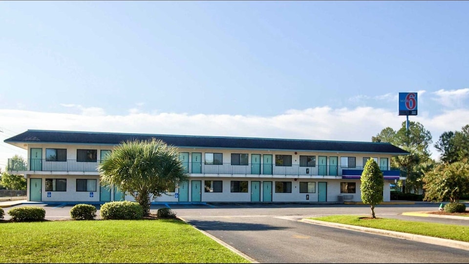Motel 6 Valdosta, GA - University, C31601-2, Valdosta GA