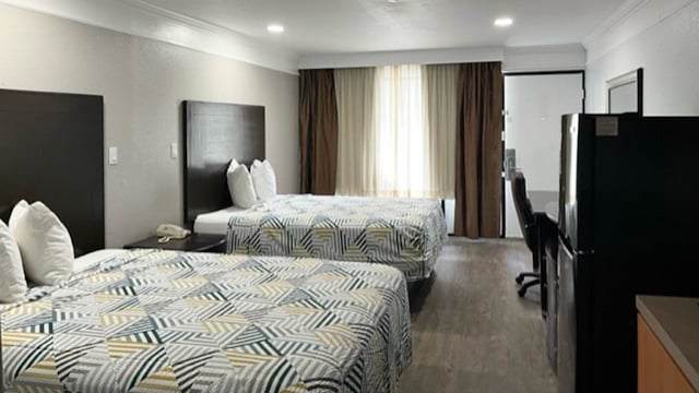 2 Queen Beds | Smoking, Kitchen