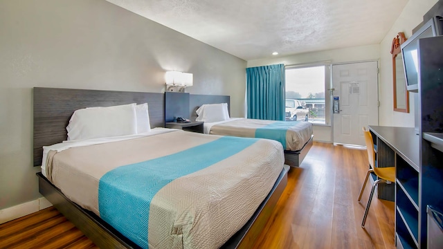 2 Queen Beds | Smoking, Micfridge