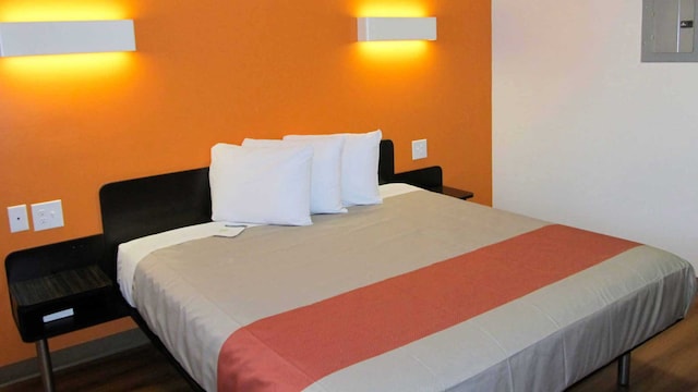 1 King Bed | Non-Smoking, Micfridge