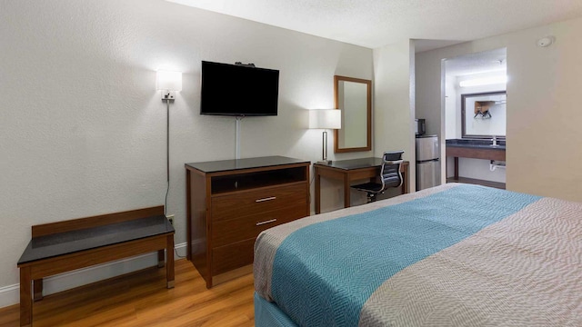 1 KING BED | SMOKING, MICFRIDGE