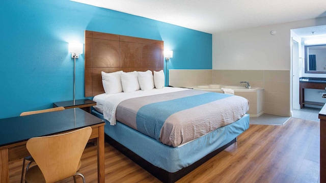 1 KING BED | NSMK, HOT TUB, MICFRIDGE