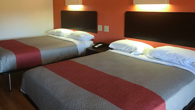 2 QUEEN BEDS | NON-SMOKING