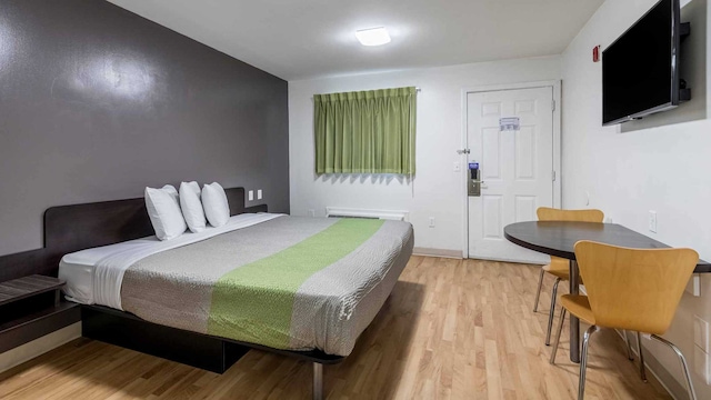 1 KING BED | KITCHEN NON-SMOKING