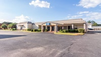 Motel 6 Warner Robins, GA