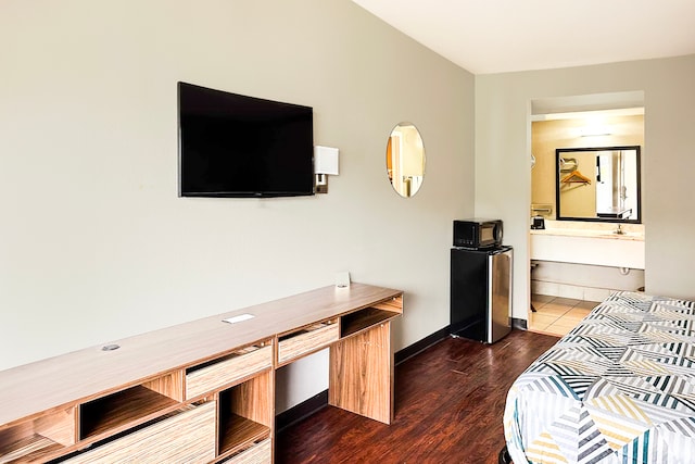 1 King Bed | Smoking, Micfridge