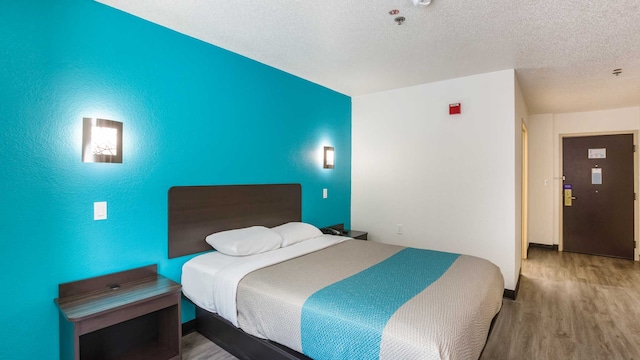 1 Queen Bed | Mobility Accessible Tub Nsmk