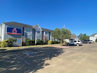 Motel 6 McAlester, OK - South