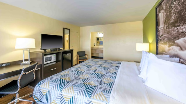 1 King Bed | Smoking, Micfridge