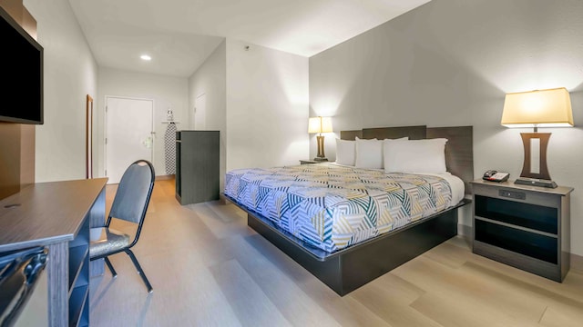 1 King Bed | Mob Access Tub Nsmk Minifridg