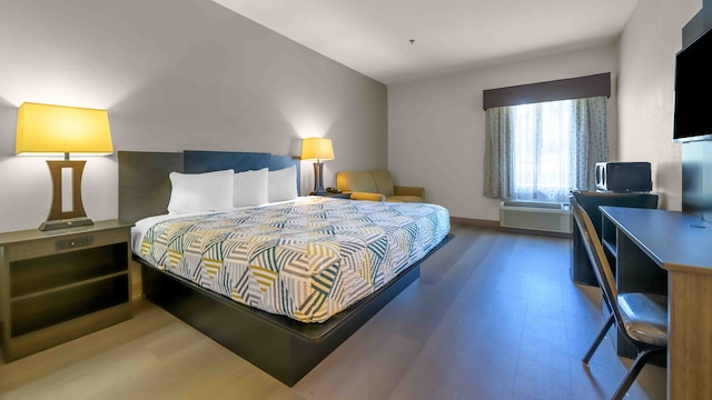 1 King Bed | Non-Smoking, Hot Tub, Micfridge