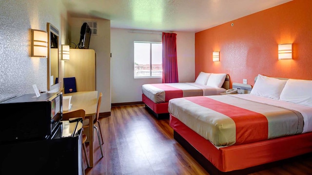 2 Queen Beds | Smoking