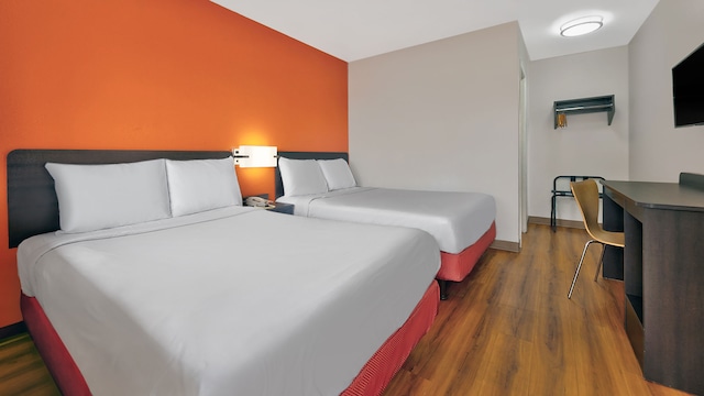 2 FULL BEDS | MICFRIDGE