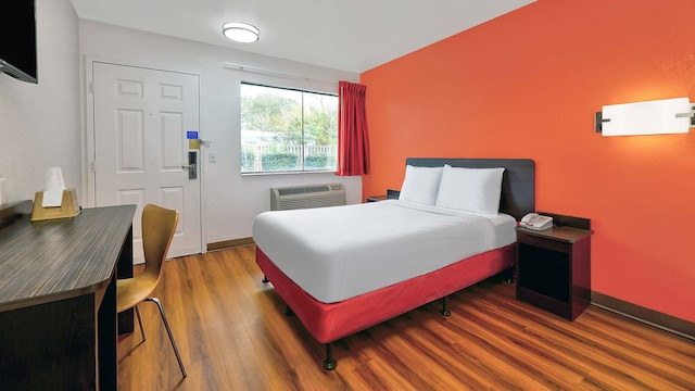 1 FULL BED | MOBILITY ACC RI SHWR MICFRIDGE