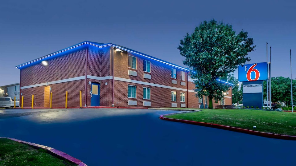 Motel 6 Tulsa, OK - Central, C74145, Tulsa