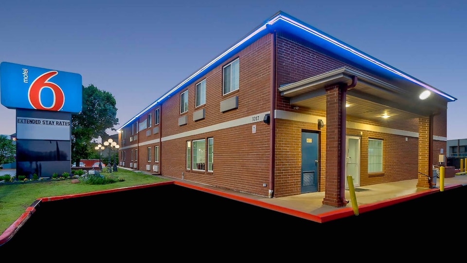 Motel 6 Tulsa, OK - Central, C74145, Tulsa