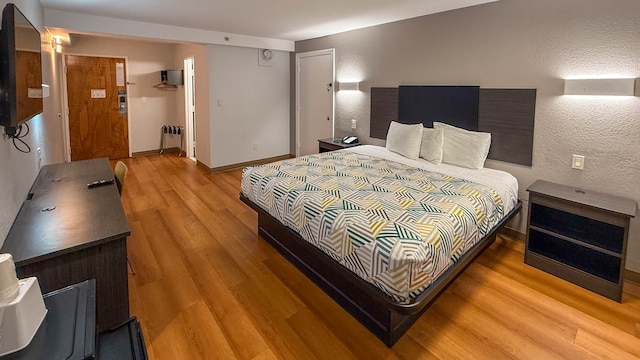 1 King Bed | Mobil Acc RI Shwr Smk Micfridg