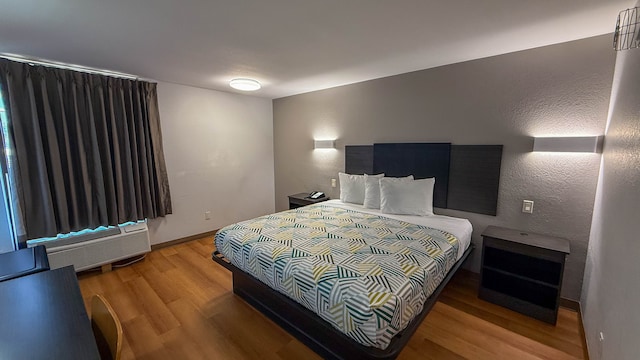 1 King Bed | Mobility Acc Tub Smk Micfridge