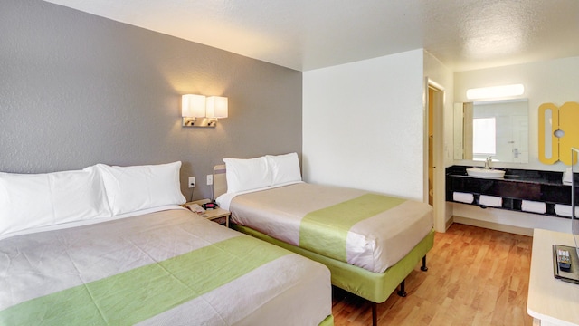 2 Full Beds | Kitchen Smoking