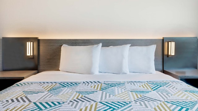 1 King Bed | Non-Smoking, Micfridge